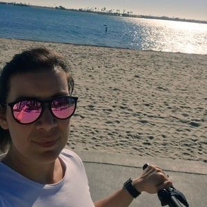 Meet your Posher, Elissa